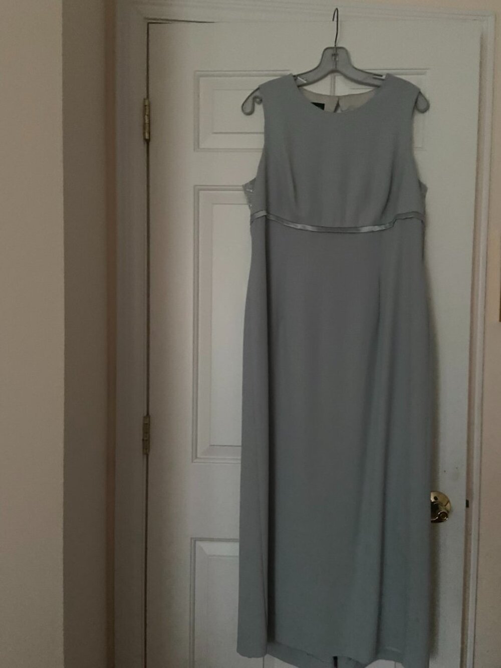 Donna Morgan Mother of the Bride Groom sz 12 Gray Beads Buttons